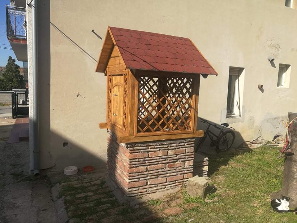 Украси за двориште