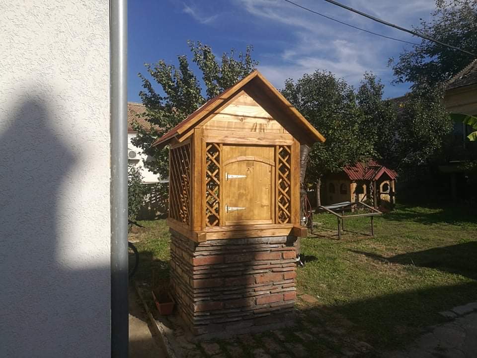 Украси за двориште